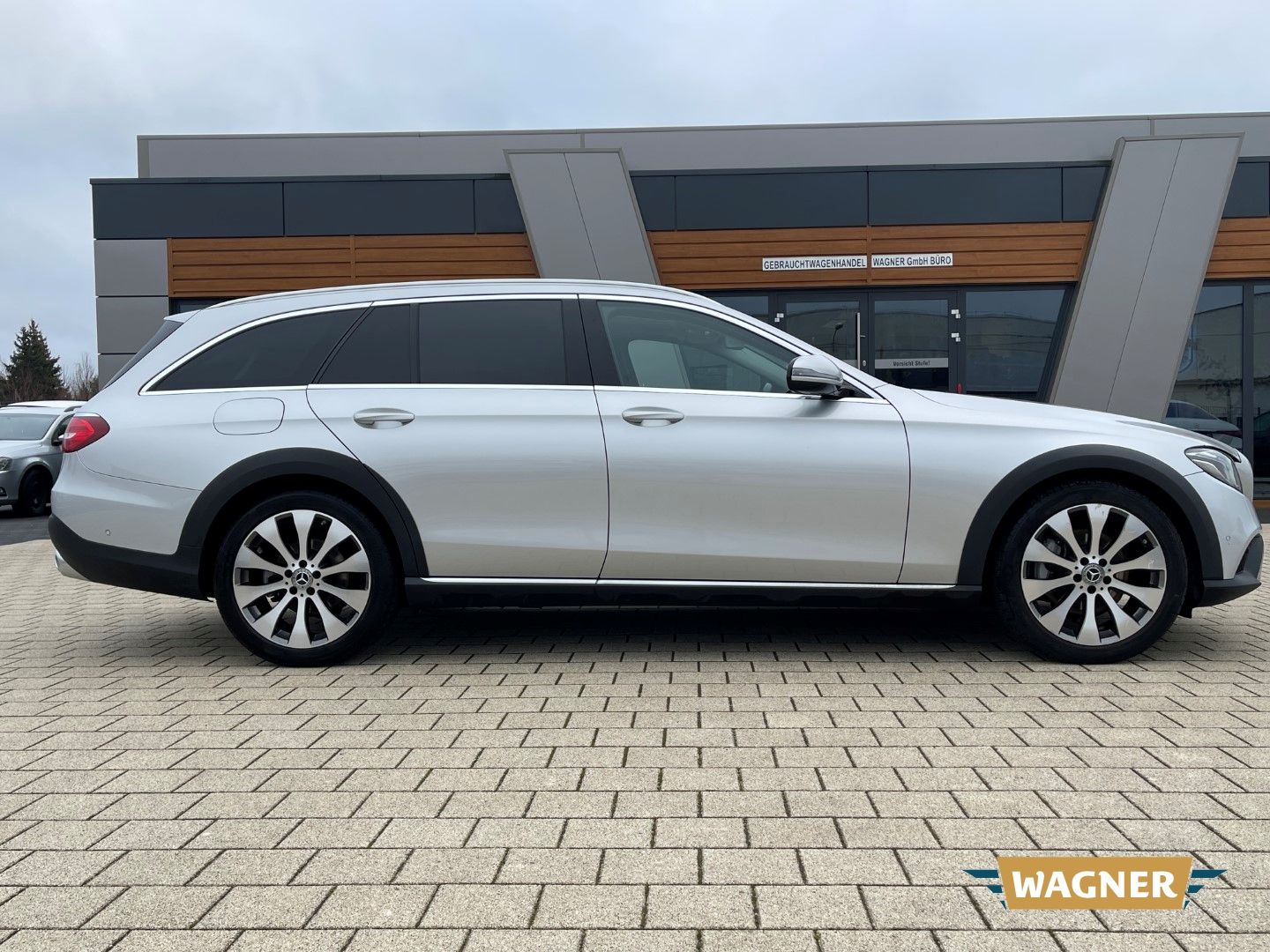 Fahrzeugabbildung Mercedes-Benz E 220 d 4Matic All-Terrain LED