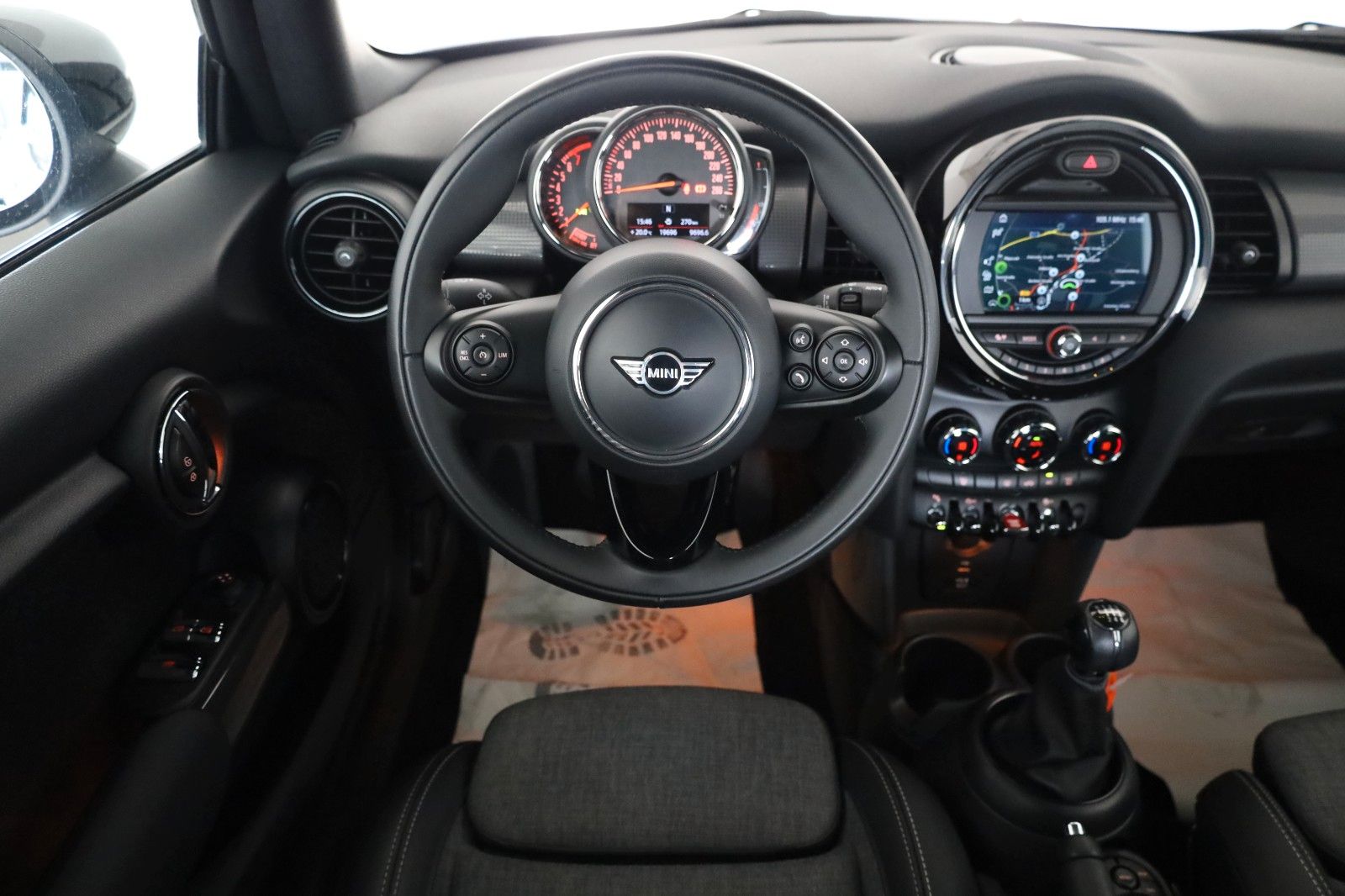 Fahrzeugabbildung MINI COOPER Cabrio Pepper, T.Leder,Navi,PDC vo+hi,LED