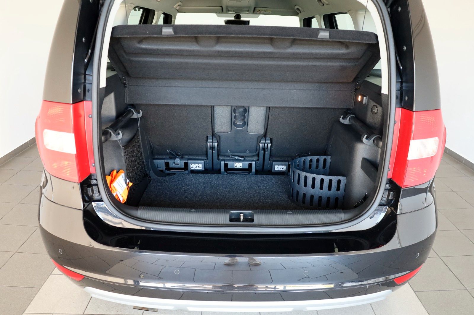Fahrzeugabbildung SKODA Yeti Ambition SH,PDC,8-fach bereift