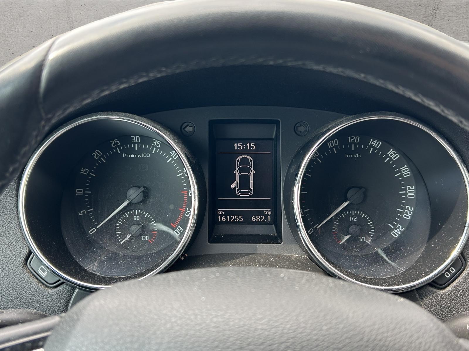 Skoda Yeti Outdoor 2.0 TDI 140 ch • GPS • Park Assist • Attelage - Sièges chauffants - 1ère main