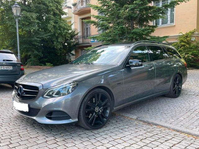 MERCEDES-BENZ E 220