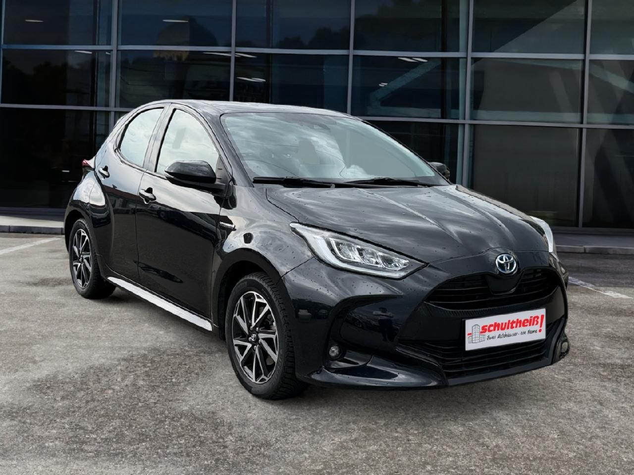Fahrzeugabbildung Toyota Yaris Hybrid Club