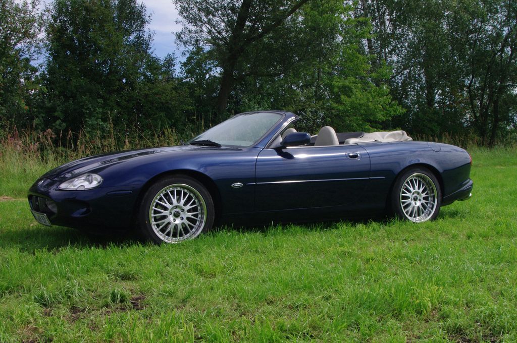 Jaguar XK8