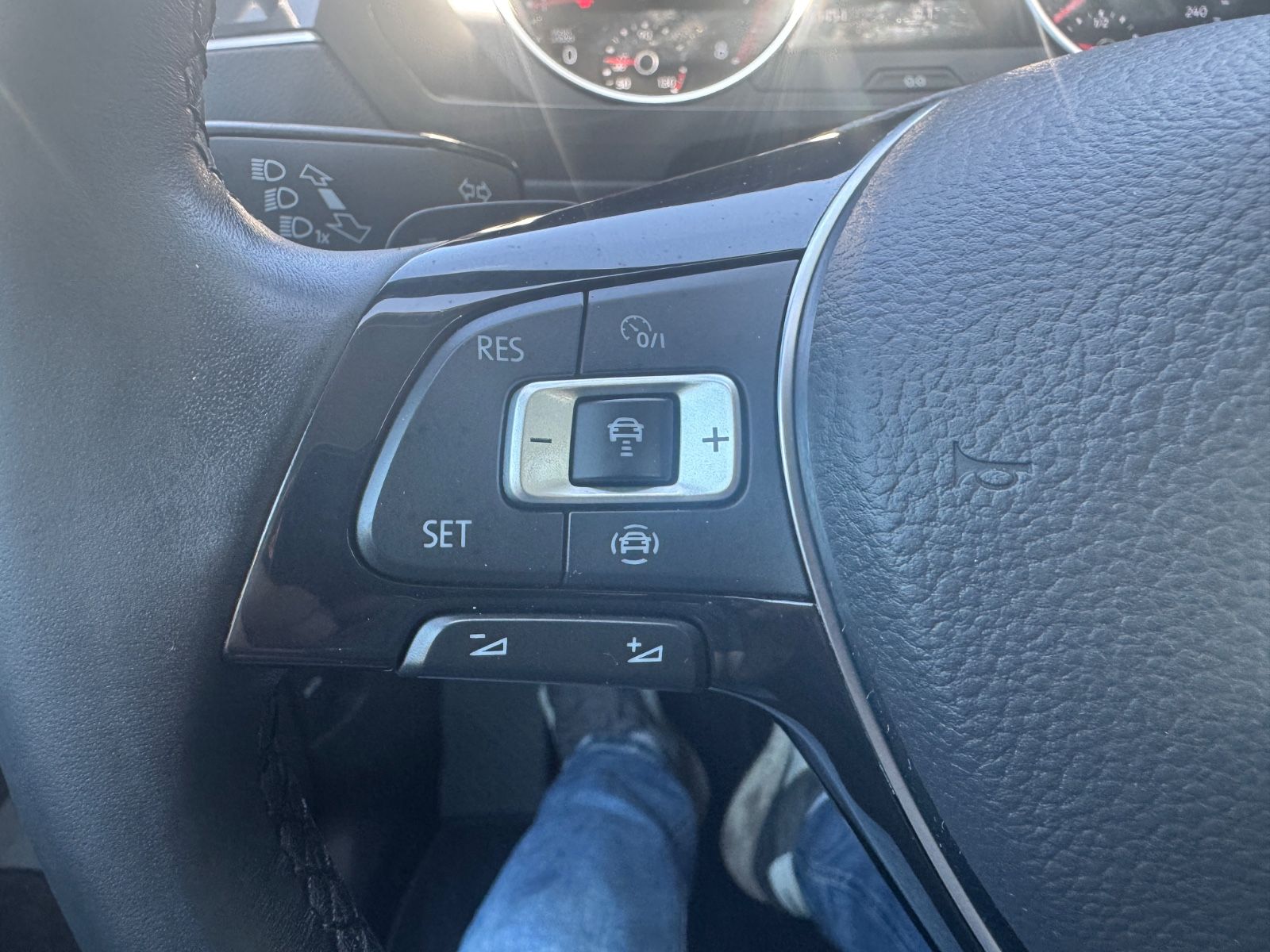 Fahrzeugabbildung Volkswagen Tiguan Comfortline LED+Navi+Kamera+ACC