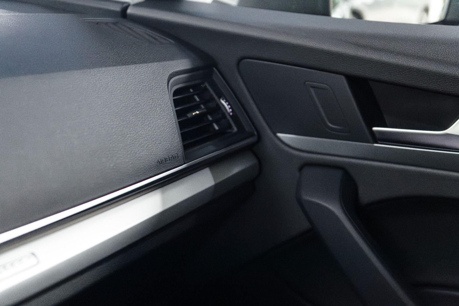 Fahrzeugabbildung Audi Q5 40 TDI quattro S line VIRT/RFK/AHK/SZH