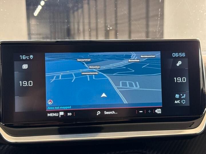 Fahrzeugabbildung Peugeot 2008 GT 1.2PURETECH NAVI KAMERA PDC ACC 1.HAND