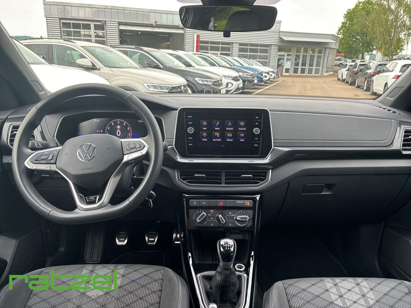 Fahrzeugabbildung Volkswagen T-Cross R-Line 1.0 l TSI IQ Light Lane Assist Ei