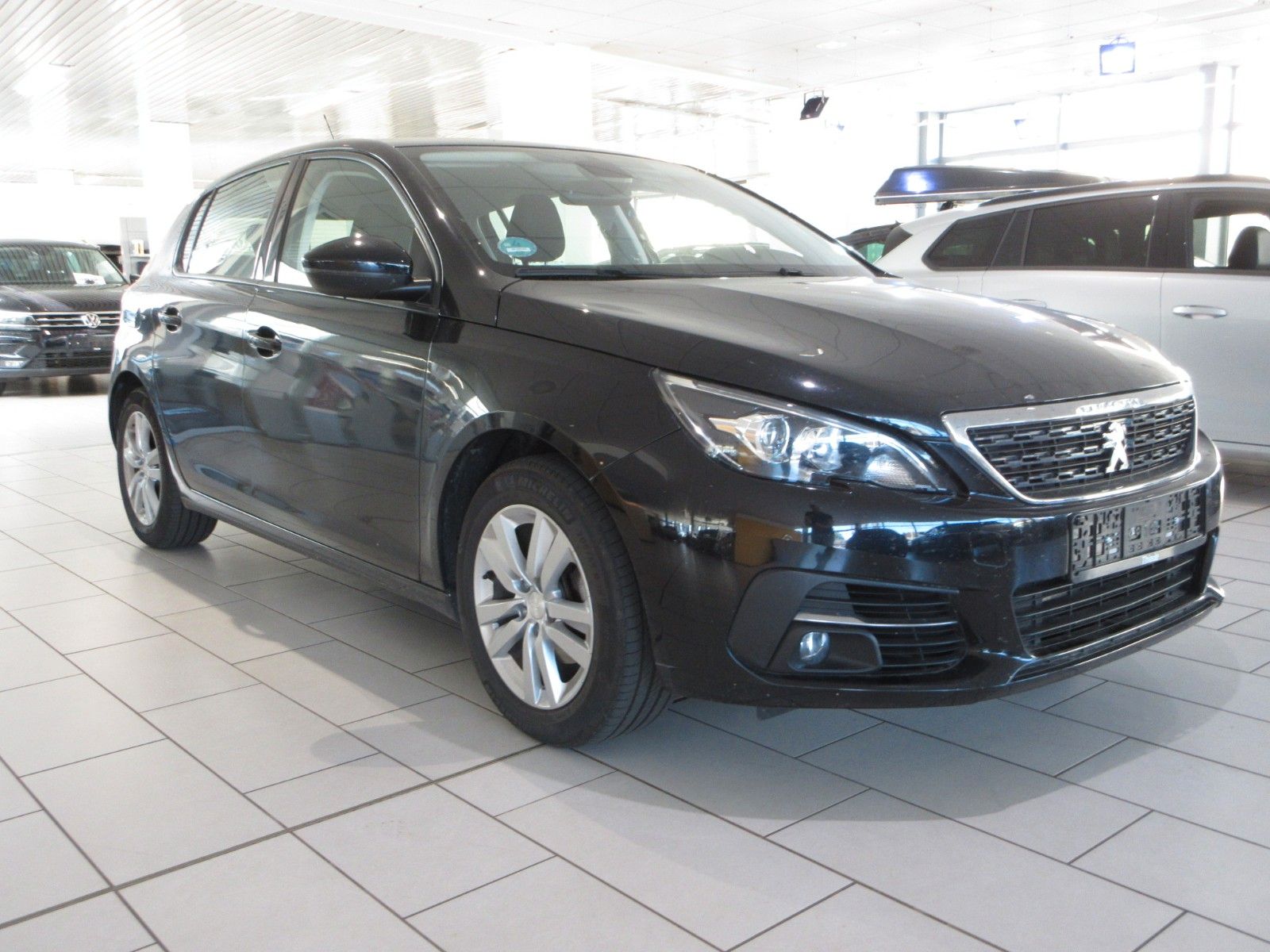 Fahrzeugabbildung Peugeot 308 Active Pack 1.2T LED/NAVI/PDC/TEMPOMAT