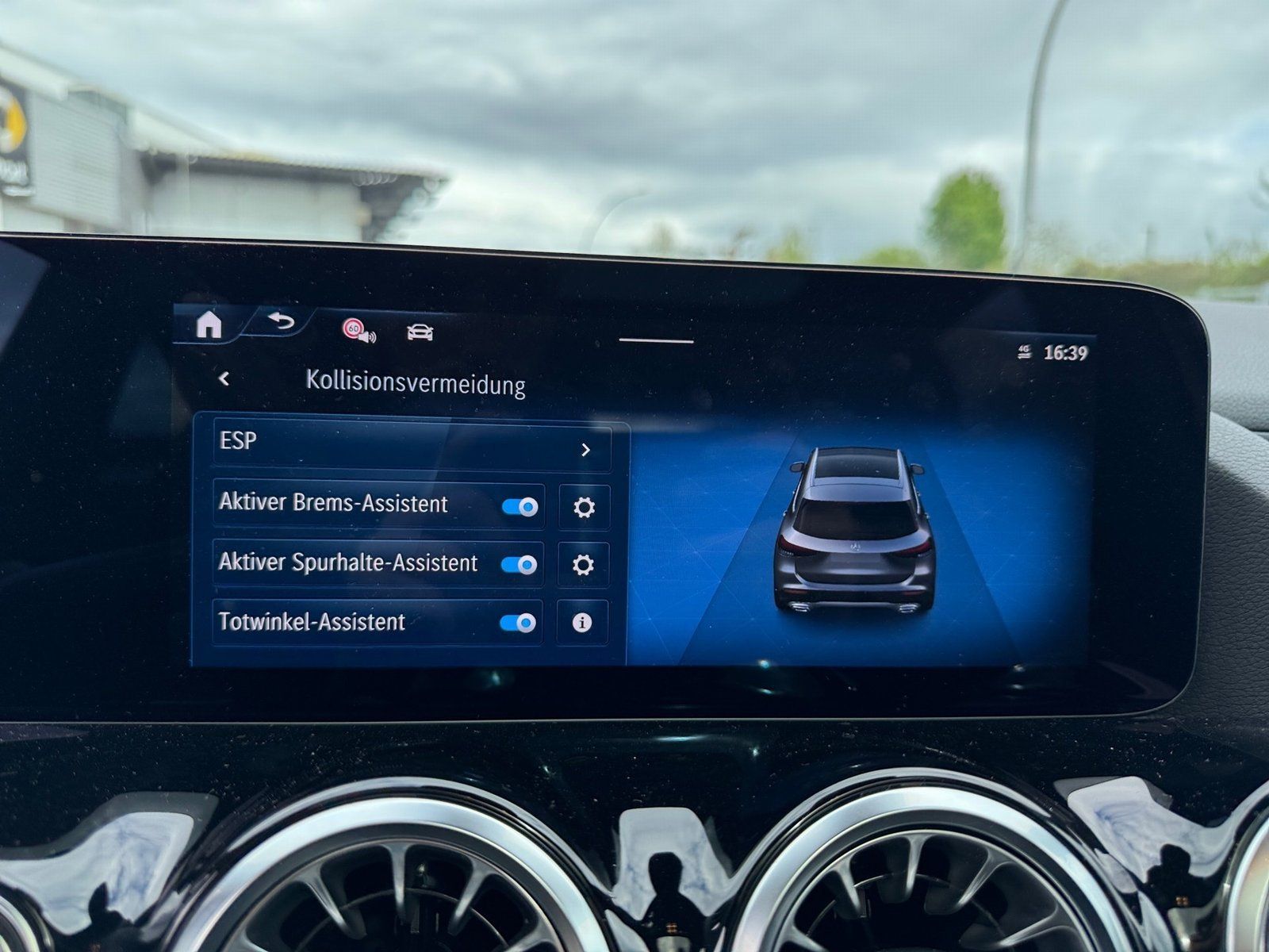Fahrzeugabbildung Mercedes-Benz GLA 200 AMG Prem Plus*Pano*HUD*Multibeam*Totwink