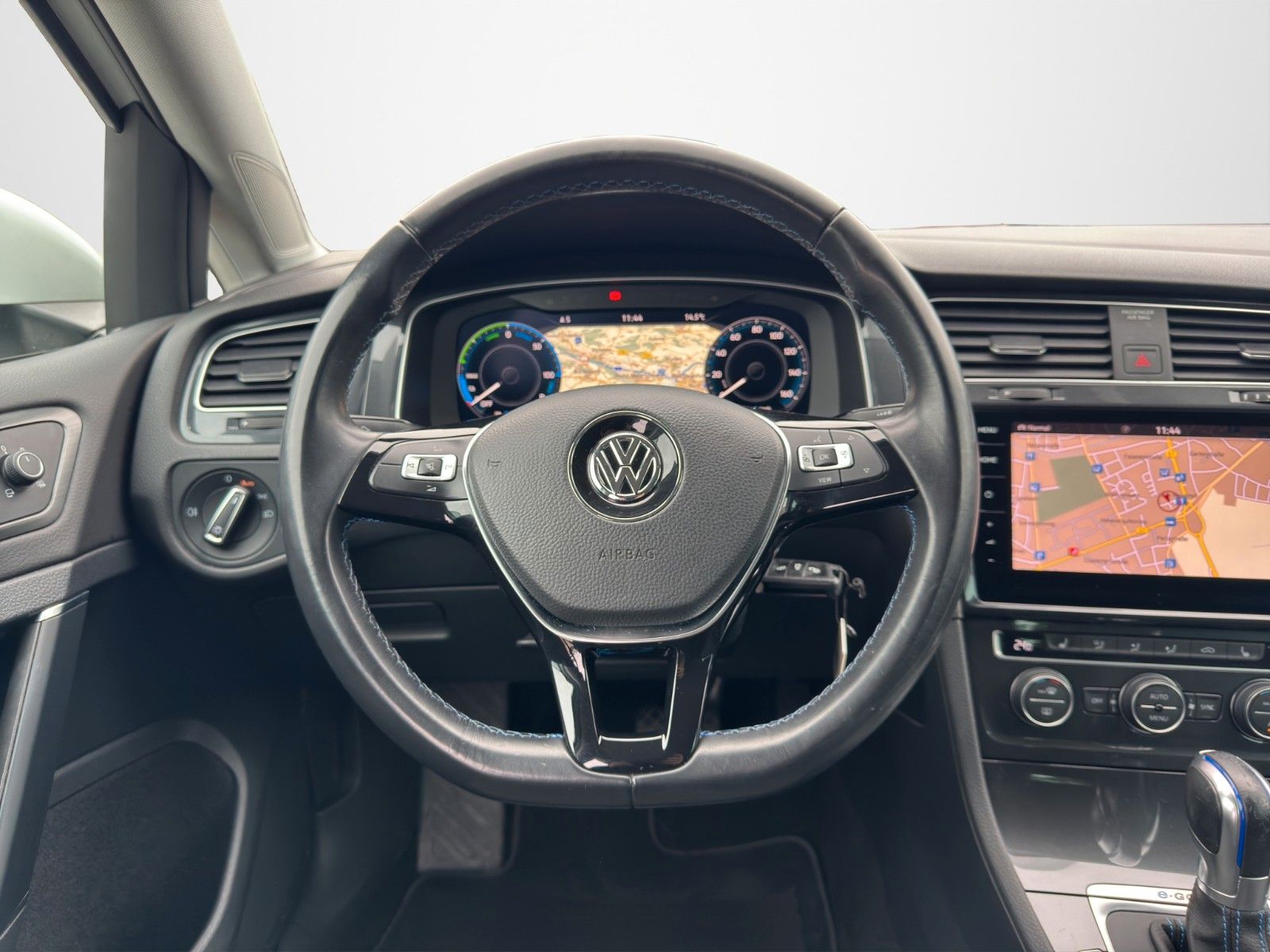Fahrzeugabbildung Volkswagen GOLF E COMFORT VIRT KAM SHZ LED ALLWET PDC