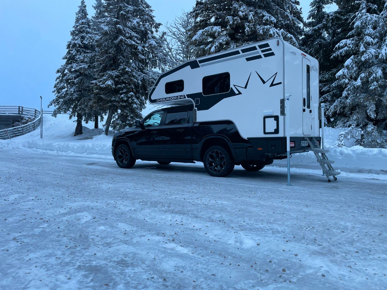 Fahrzeugabbildung Andere OVERLANDER 240