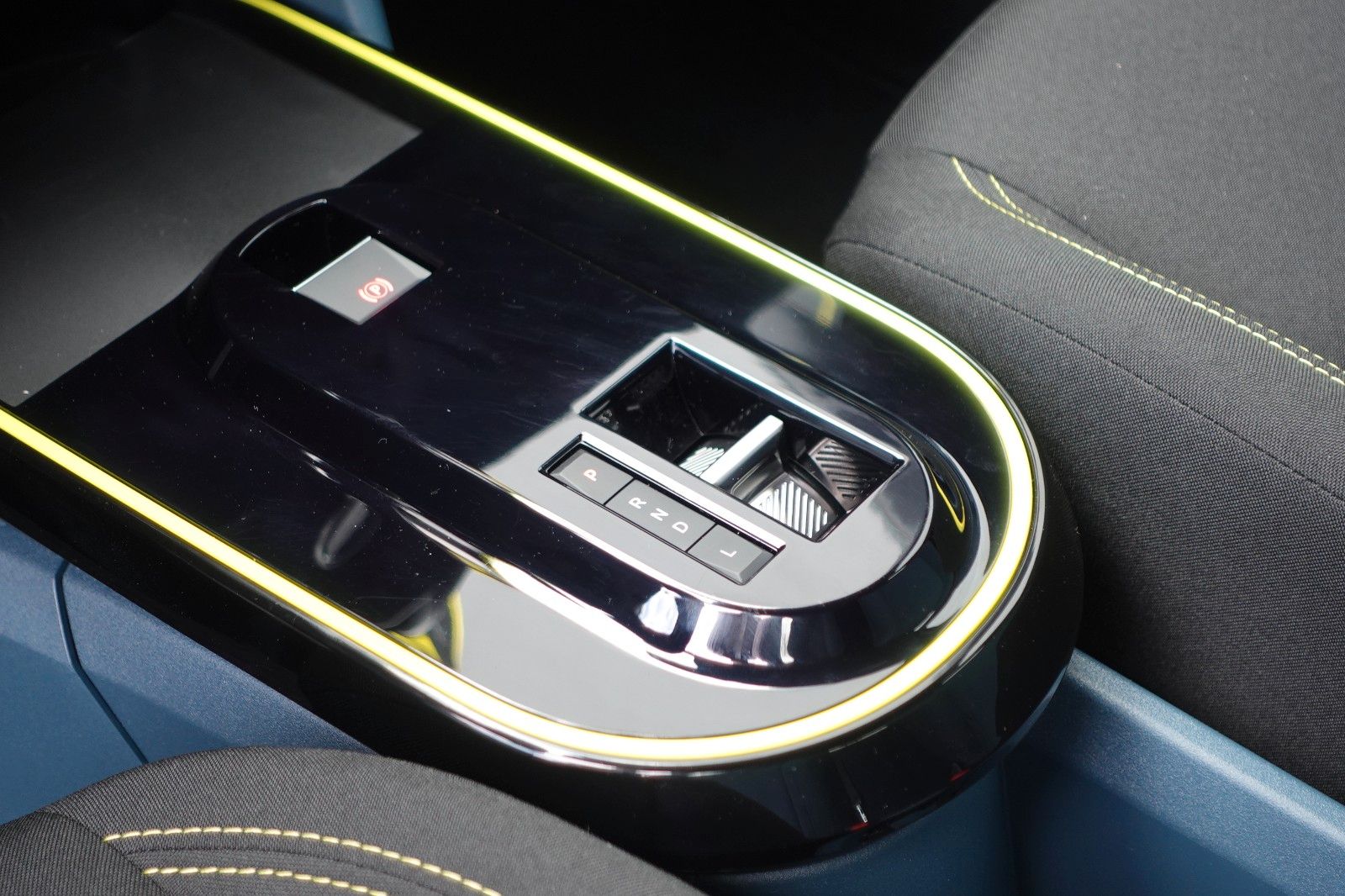 Fahrzeugabbildung Fiat Grande Panda 1.2 Automatik,Carplay, Pixel LED