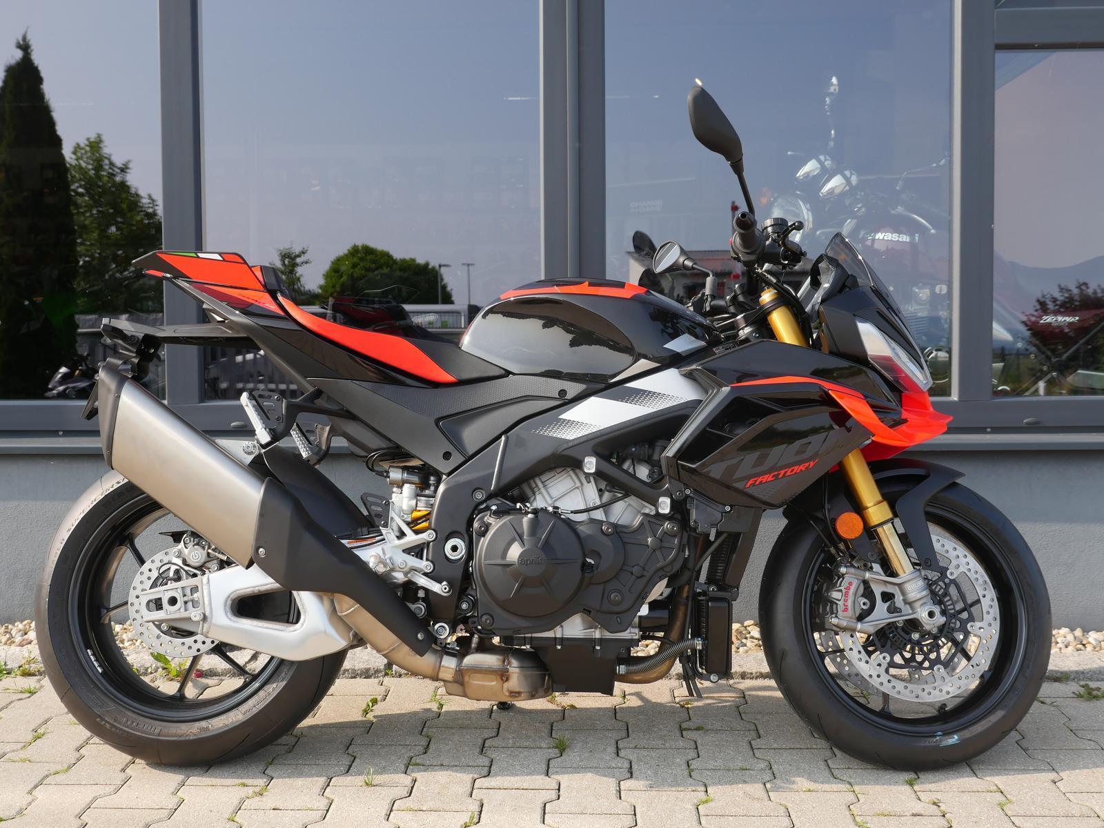 Aprilia Tuono V4 1100 Factory - beide Farben - 25 / 26