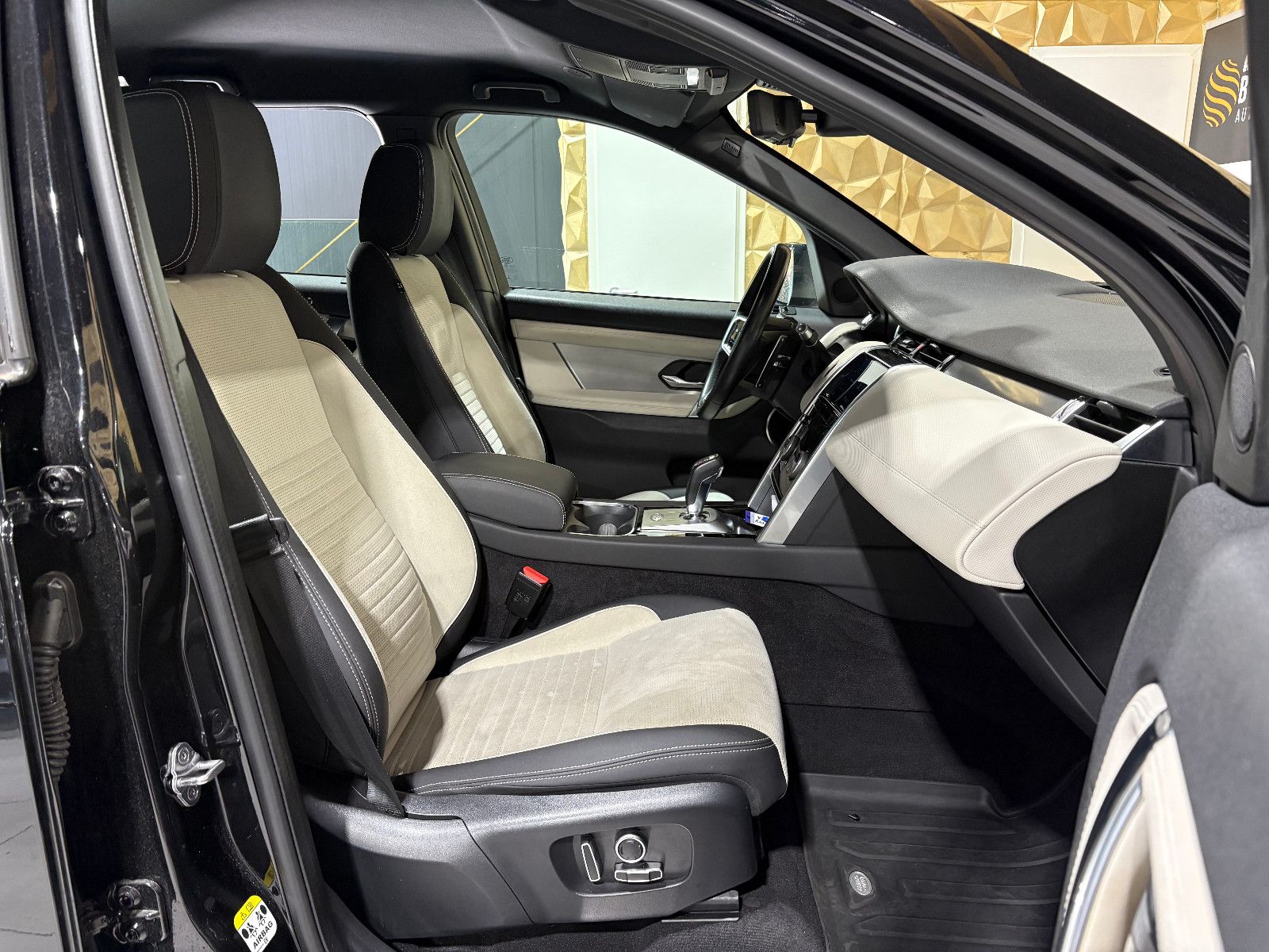 Fahrzeugabbildung Land Rover Discovery Sport Urban Edition/NAVI/KAMERA/APPLE/