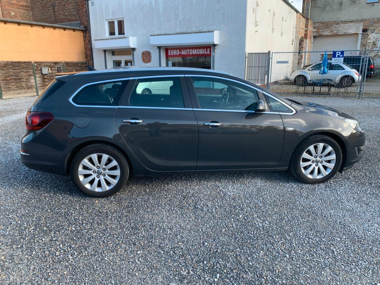 Opel Astra 2013 — interior