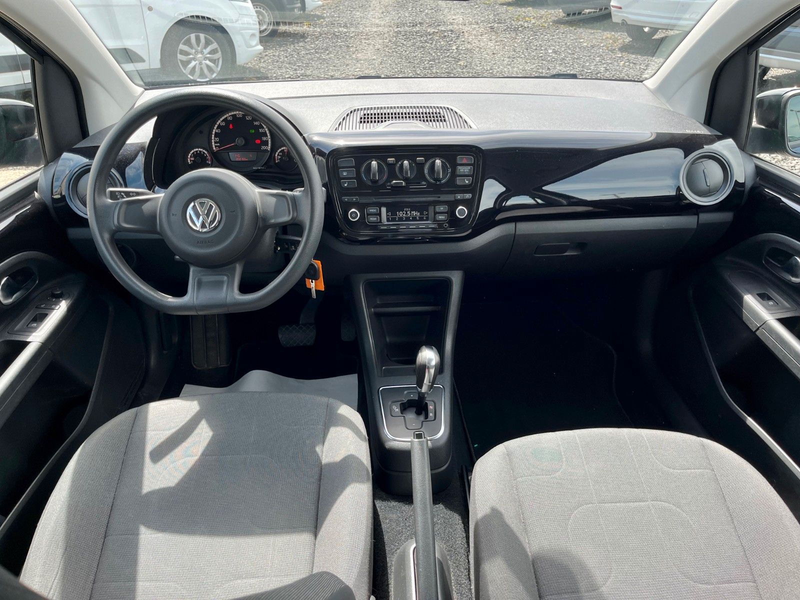 Fahrzeugabbildung Volkswagen up! 1.0 move Aut. Klima Sitzhzg SCHECKHEFT 2.HD