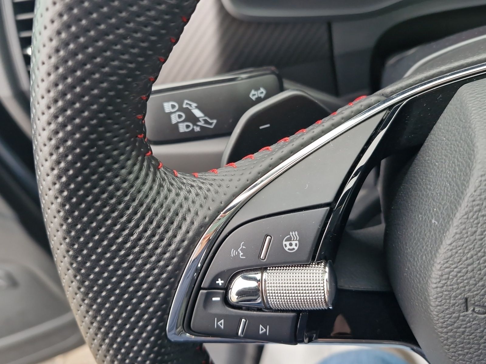 Fahrzeugabbildung SKODA Kodiaq RS 2.0 TDI 4x4 DSG AHZV STANDHZG DCC PANO