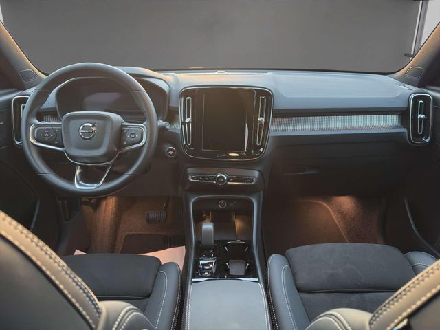 Volvo XC40 Plus Dark 2WD