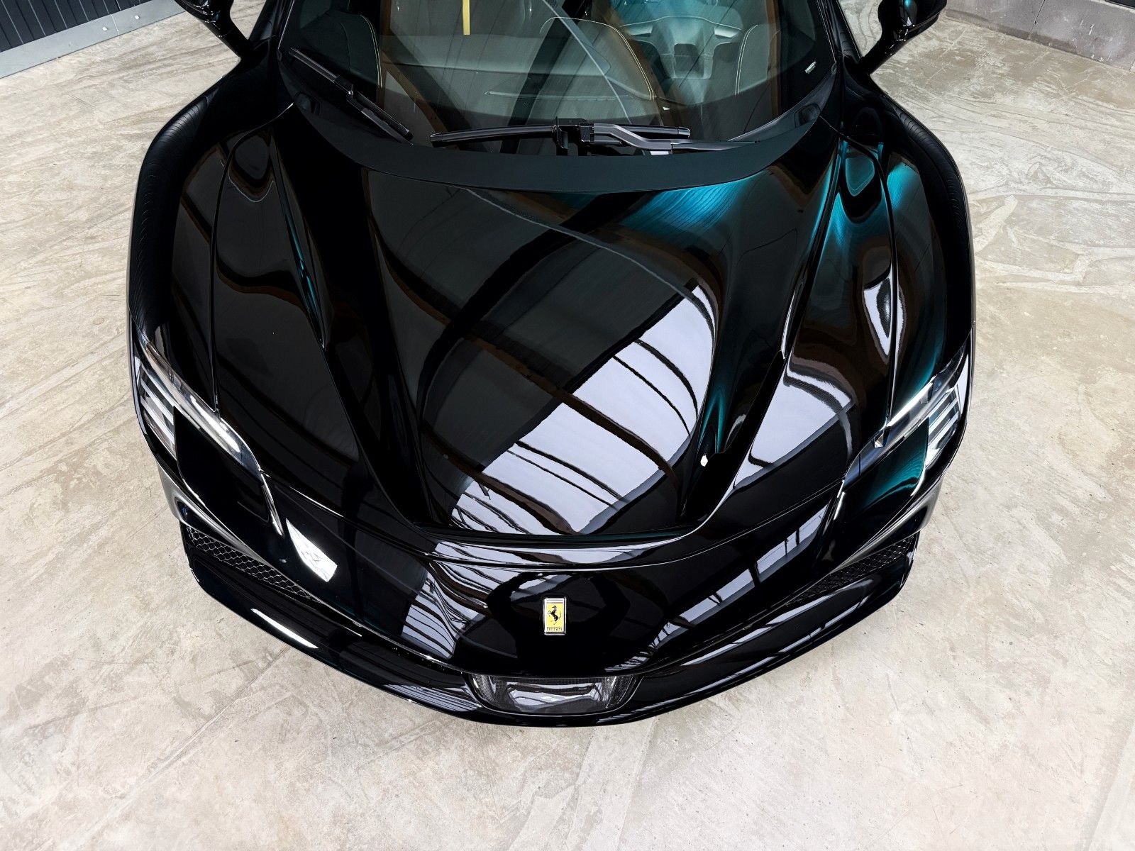 Fahrzeugabbildung Ferrari SF90 Spider + Vollcarbon + Lift + NeroDS1250