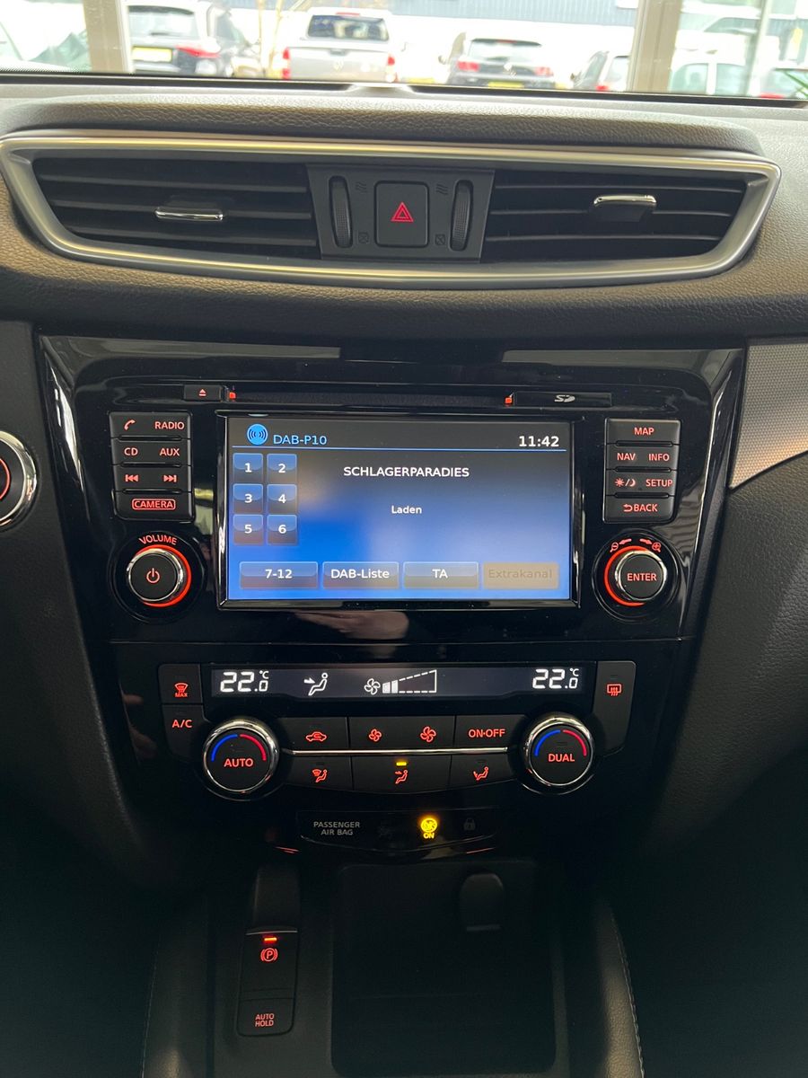 Fahrzeugabbildung Nissan Qashqai N-Connecta *1.HAND* NUR 22.005KM*