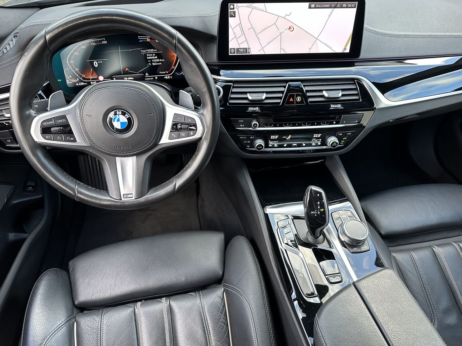 Fahrzeugabbildung BMW 520d Touring Luxury-Line NAV+LED+HEAD-UP+H&K+KAM