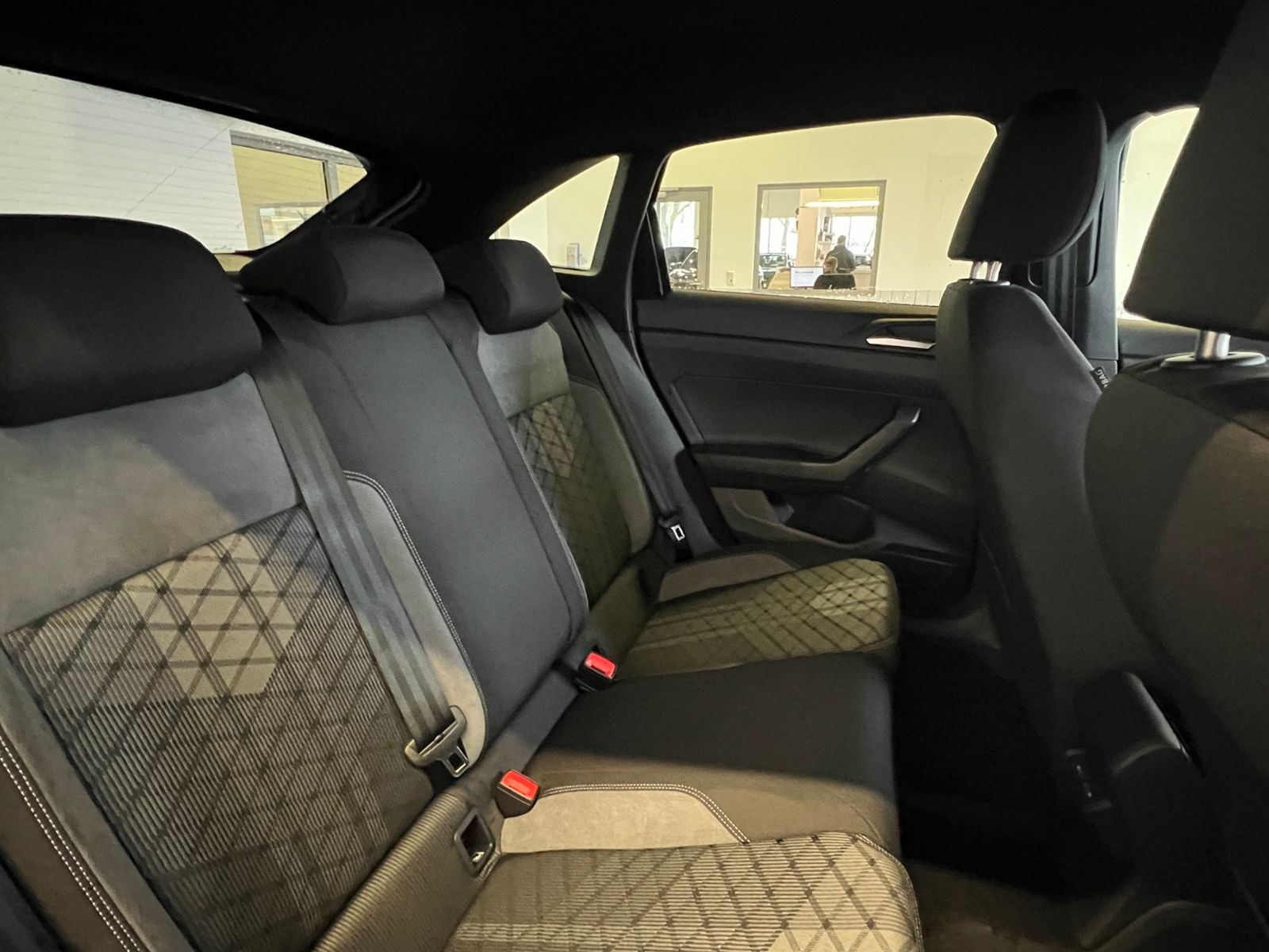 Fahrzeugabbildung Volkswagen Taigo R-Line 1.5 TSI DSG *AHK, Navi, "IQ.DRIVE"*