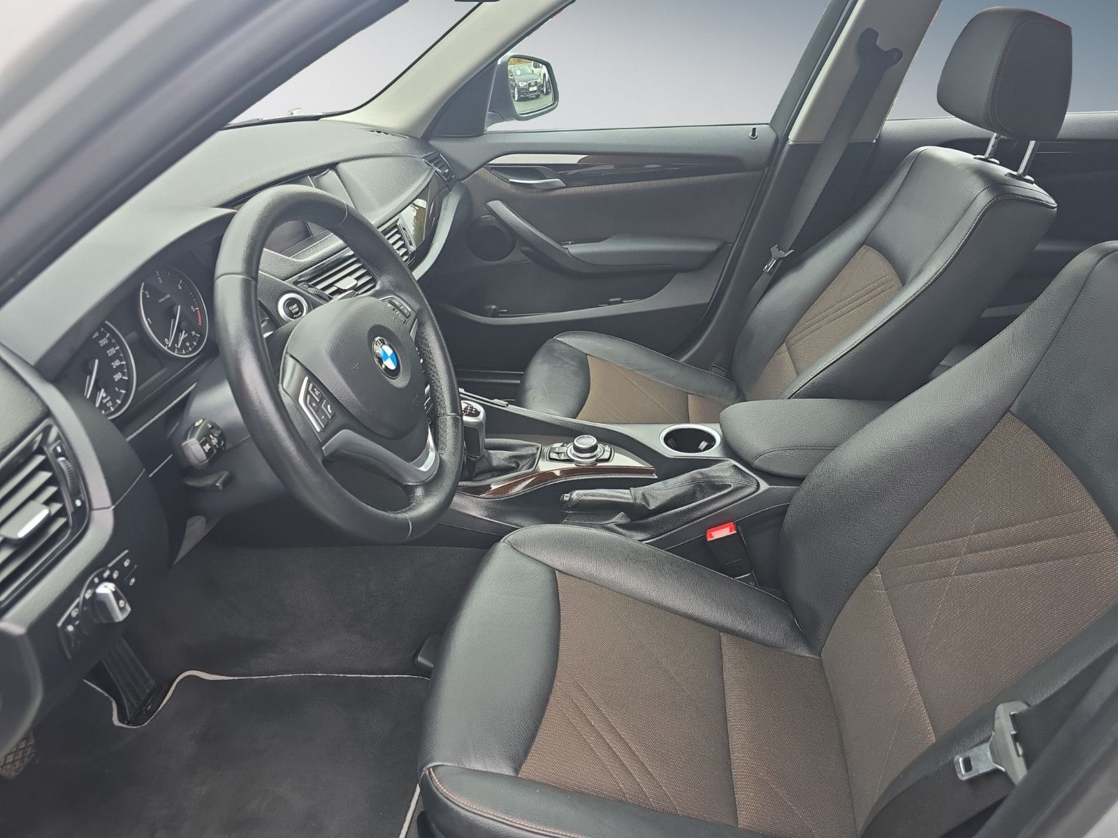Fahrzeugabbildung BMW Baureihe X1 sDrive 18d,LEDER, PDC,SHZ,NAVi