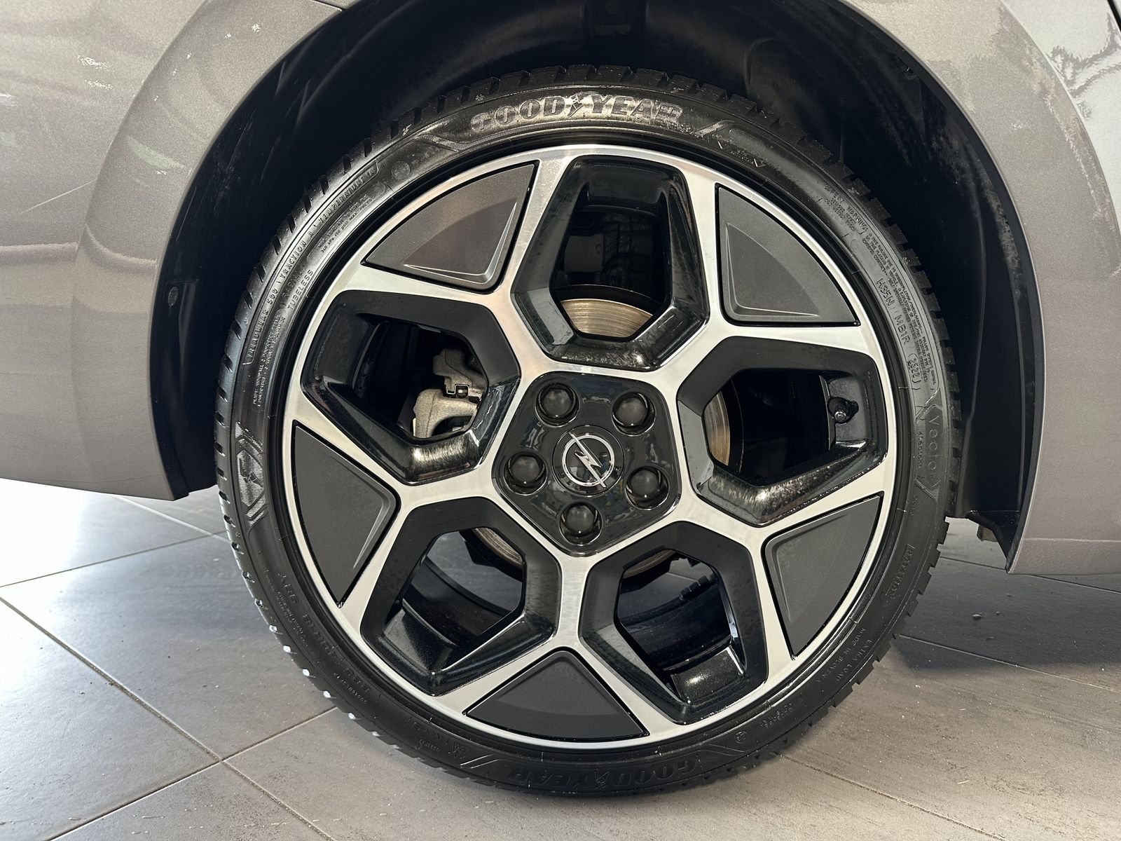 Fahrzeugabbildung Opel Astra SpT 1.5 D Aut. GS NAV+LED+PANORAMA+HUD+ACC