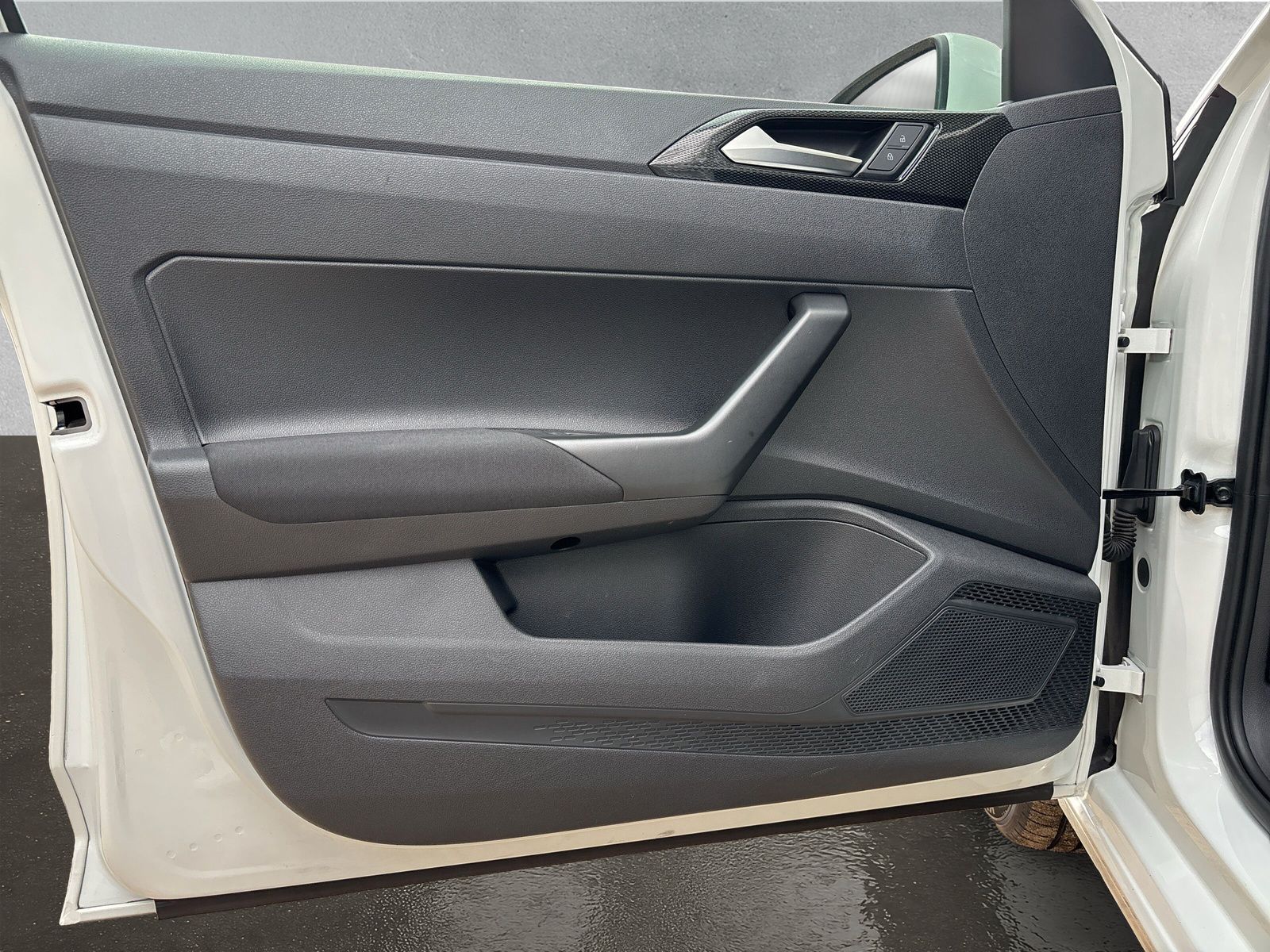 Fahrzeugabbildung Volkswagen Polo 1.0 TSI Life AppConnect PDC LED