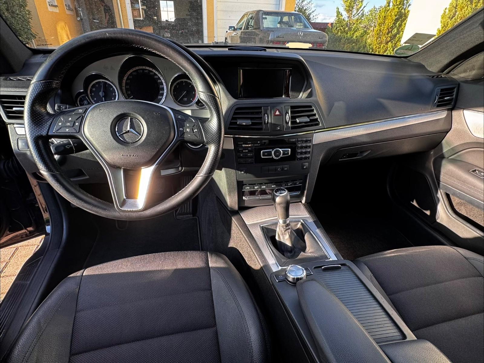 Mercedes-Benz E 220 Coupé E 220 CDI Standard