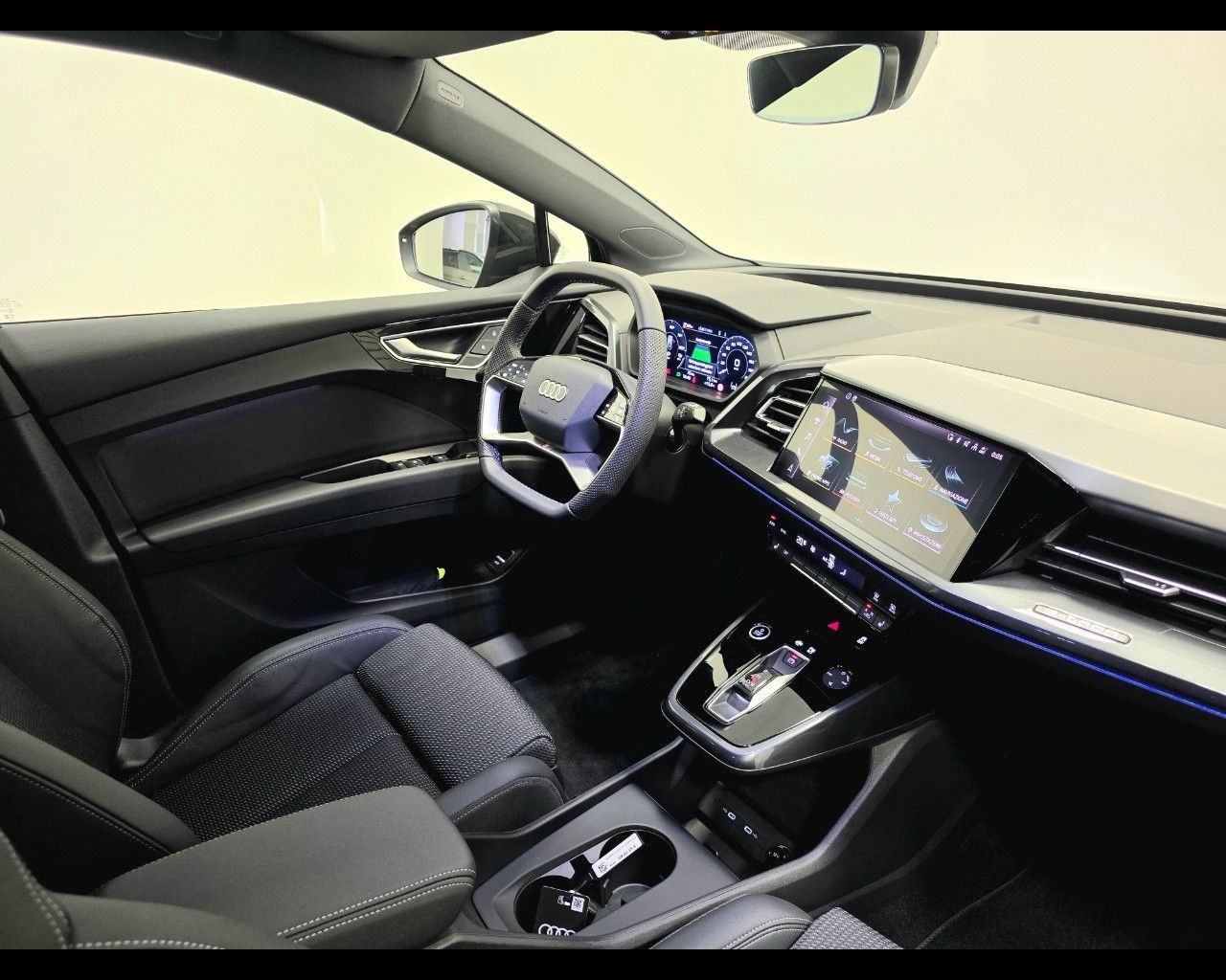 Audi AUDI Q4 45 E-TRON QUATTRO S-LINE imagem 3