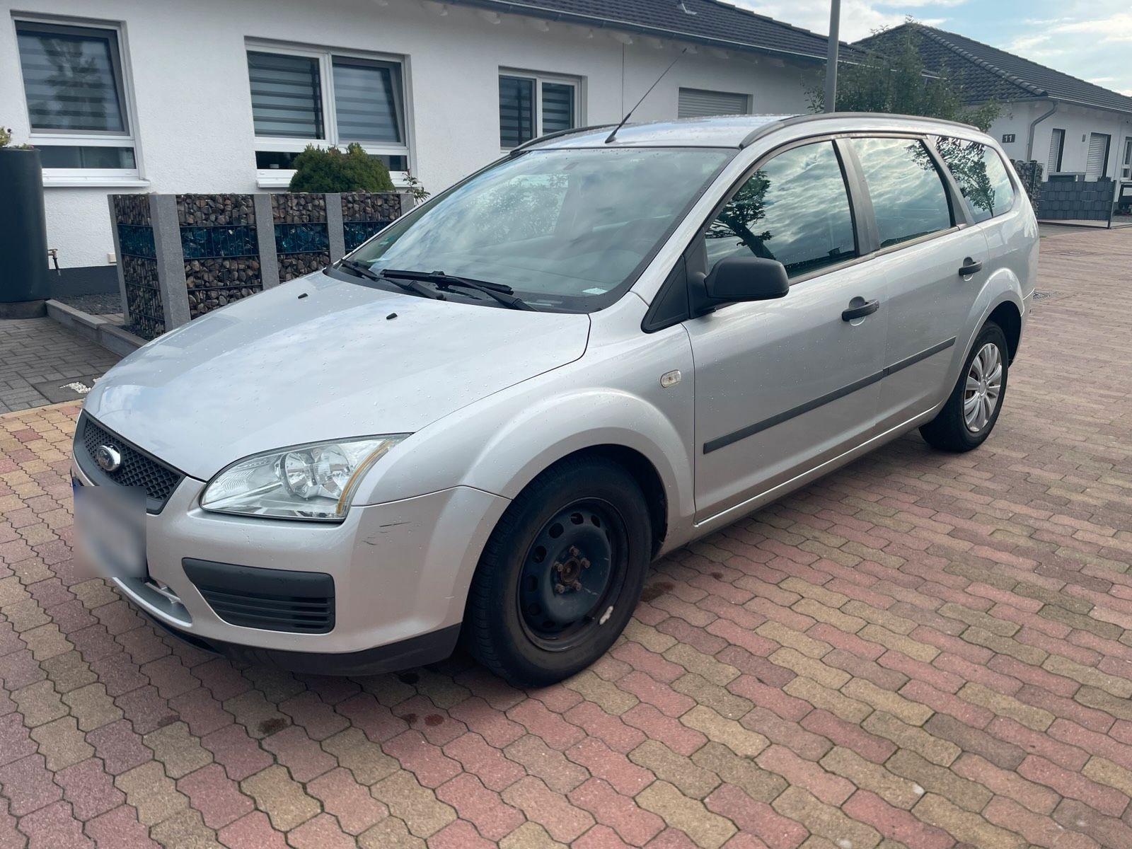 Ford Focus 2006 — вигляд ззаду