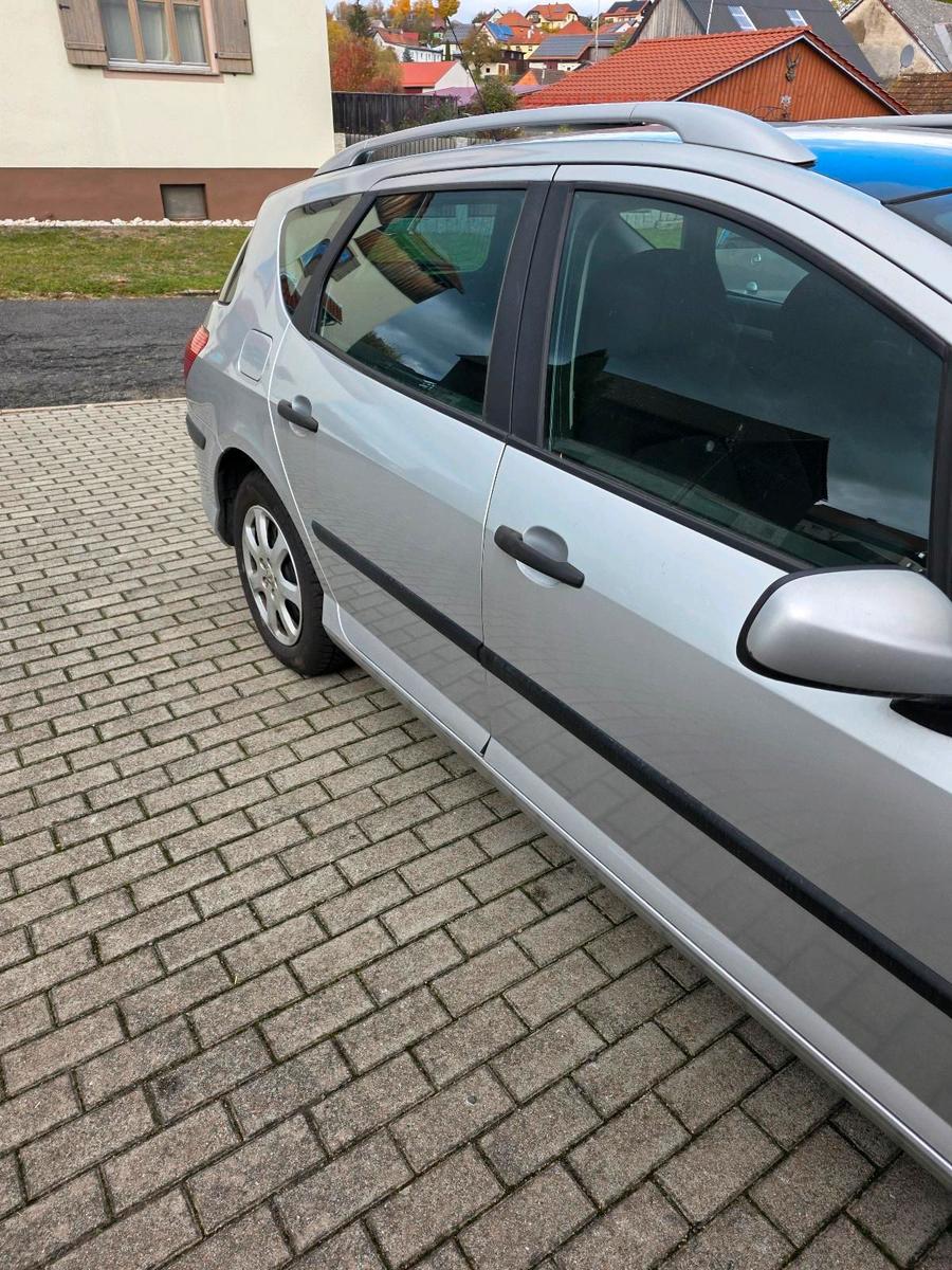 Peugeot 407 2005 — engine 109 HP (80kW)