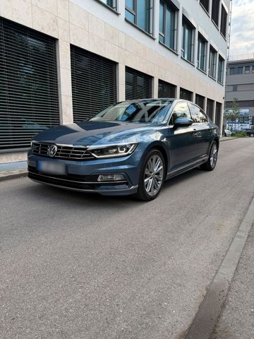 VW VW Passat B8 Limousine R-Line Super Zust...