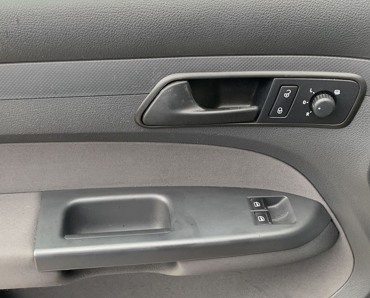 Fahrzeugabbildung Volkswagen Caddy 1.6 TDI*Roncalli*AHK*SHZ*Klima*PDC*