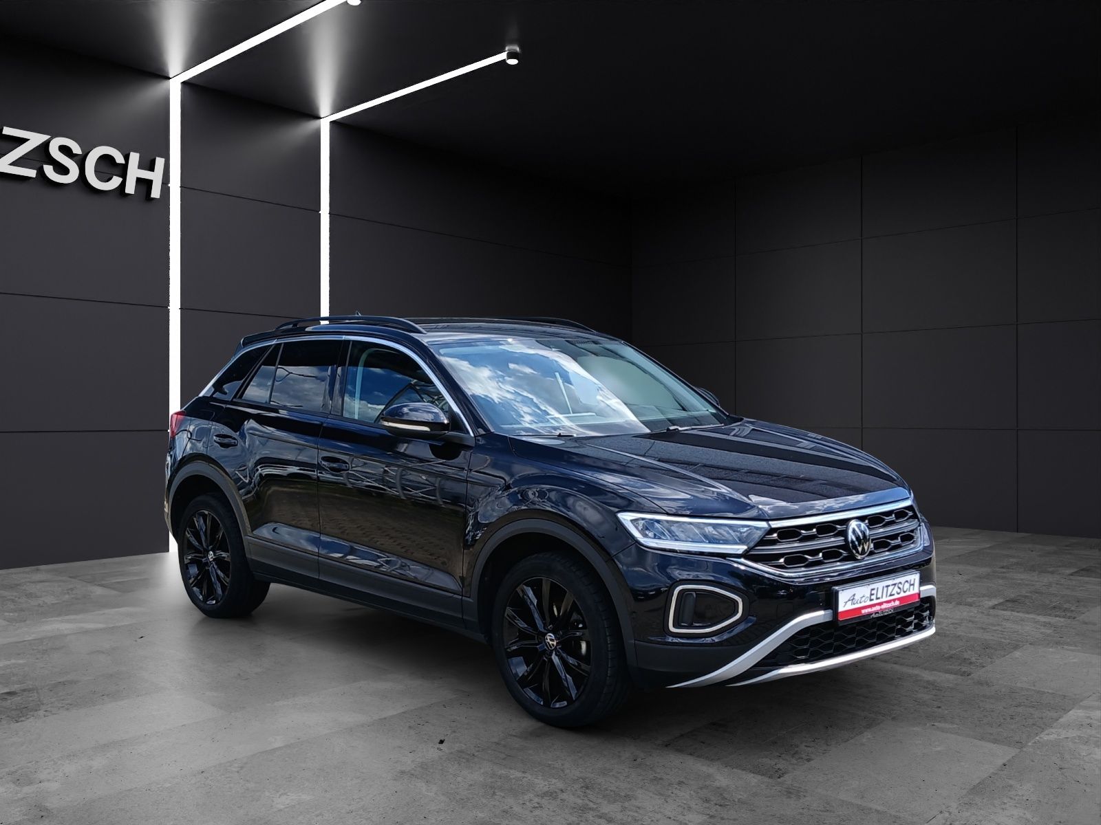 Fahrzeugabbildung Volkswagen T-Roc TSI Life DSG LED AHK Navi AID ACC RFK SH 1
