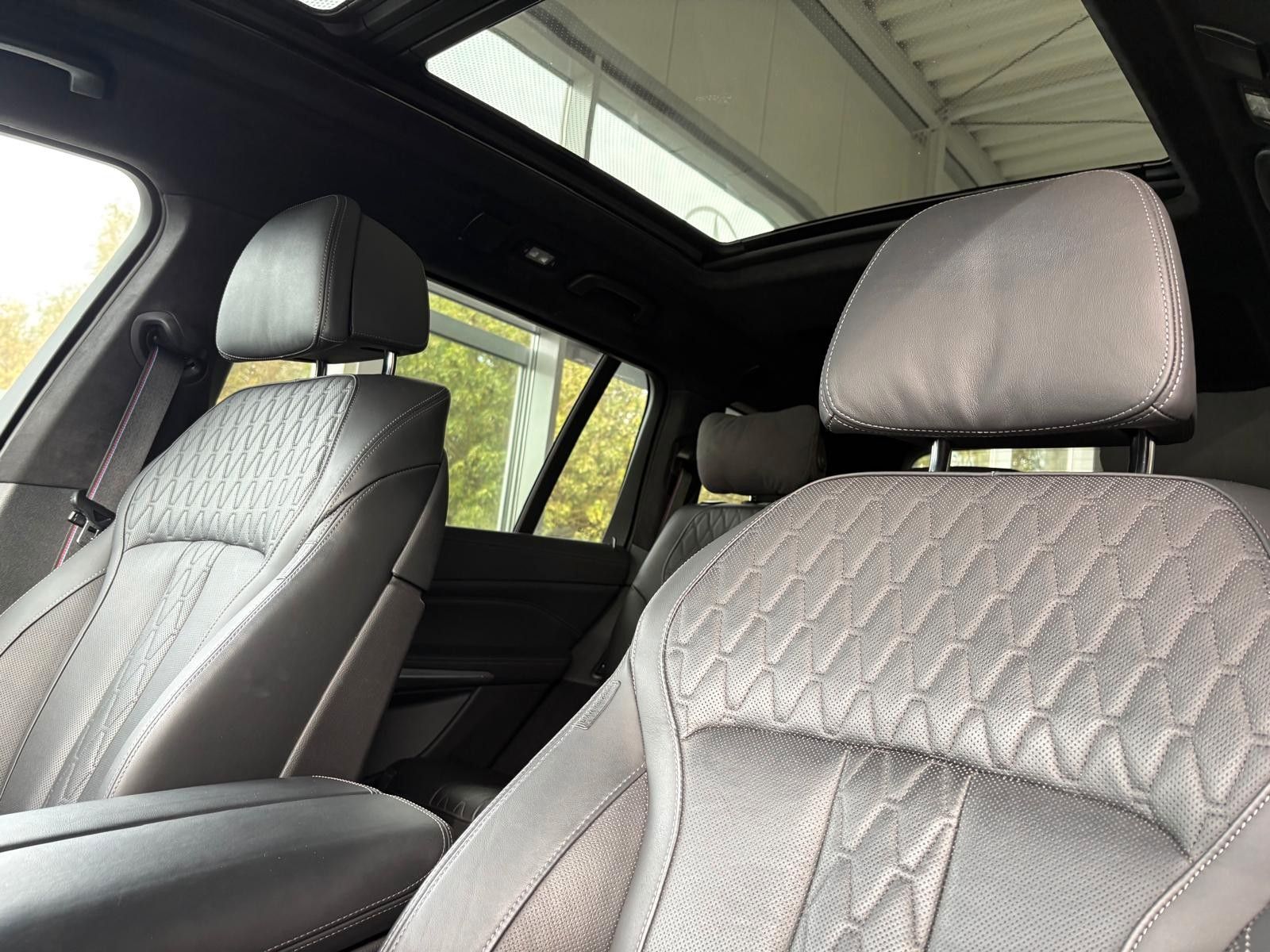 Fahrzeugabbildung BMW X7 xDrive 40 i M Sport/Voll/Skylounge, gestik