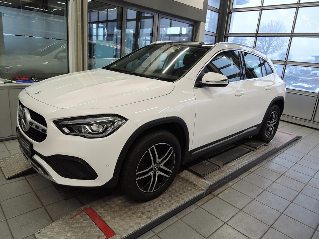 Mercedes-Benz GLA 200 MBUX+Progressive+LED+Pano+SHD+Wide+Navi