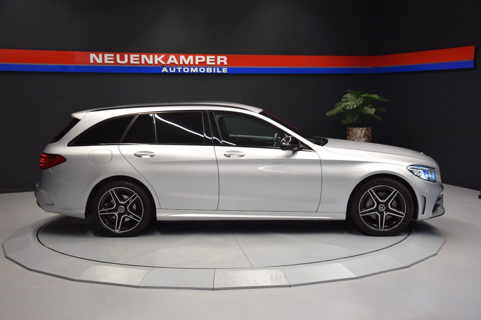 Fahrzeugabbildung Mercedes-Benz C 200 C T-Modell C 200 4Matic Vollleder ACC 360°