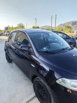 Lancia Ypsilon 1.2 69 CV 5 porte Platinum km 94  - blaue Lancia Ypsilon
