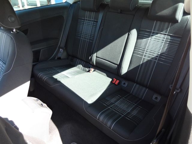 Fahrzeugabbildung Volkswagen Golf VII Lim. Lounge/1.Hd/38TKM/Xenon/PDC/