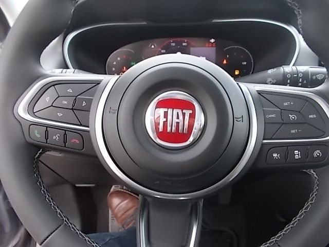 Fahrzeugabbildung Fiat Tipo Cross 1.0 + DAB + Klimaautomatik