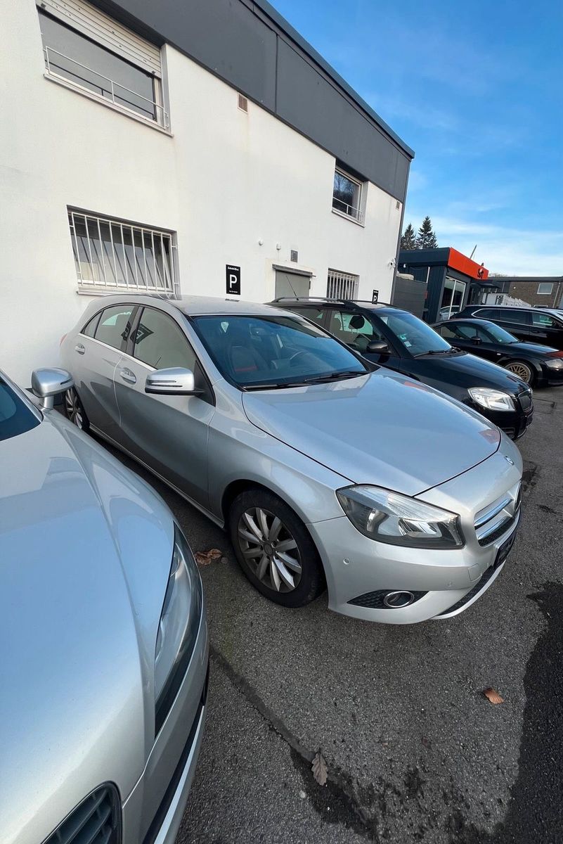 MERCEDES-BENZ A 180