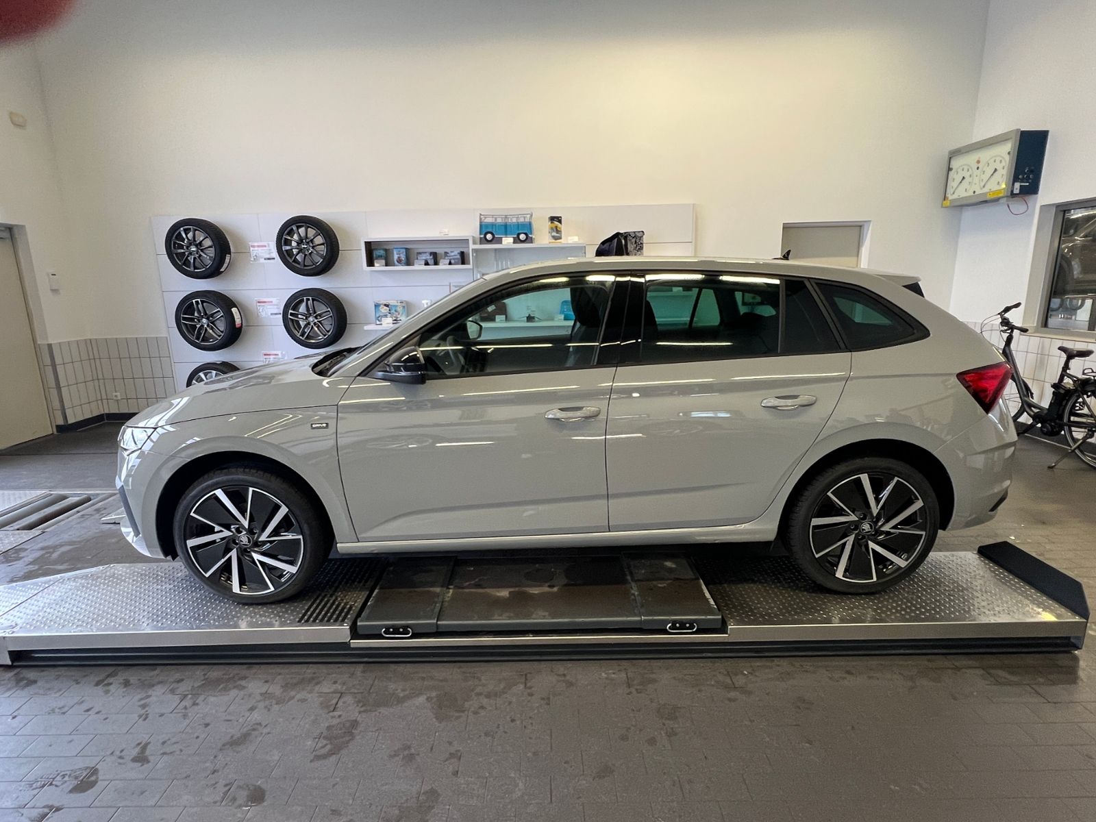 Fahrzeugabbildung SKODA Scala DRIVE 1.0 TSI *18"-LM, Black-Paket, LED*