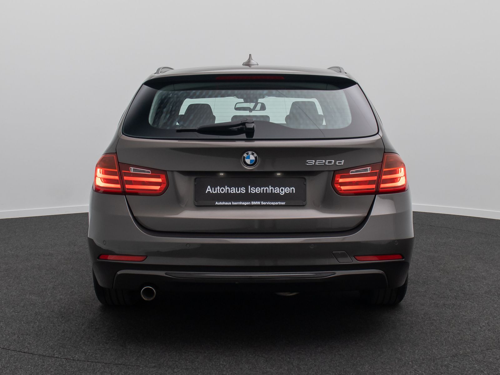 Fahrzeugabbildung BMW 320d GeschwindigReg HUD HiFi Xenon AHK Panorama