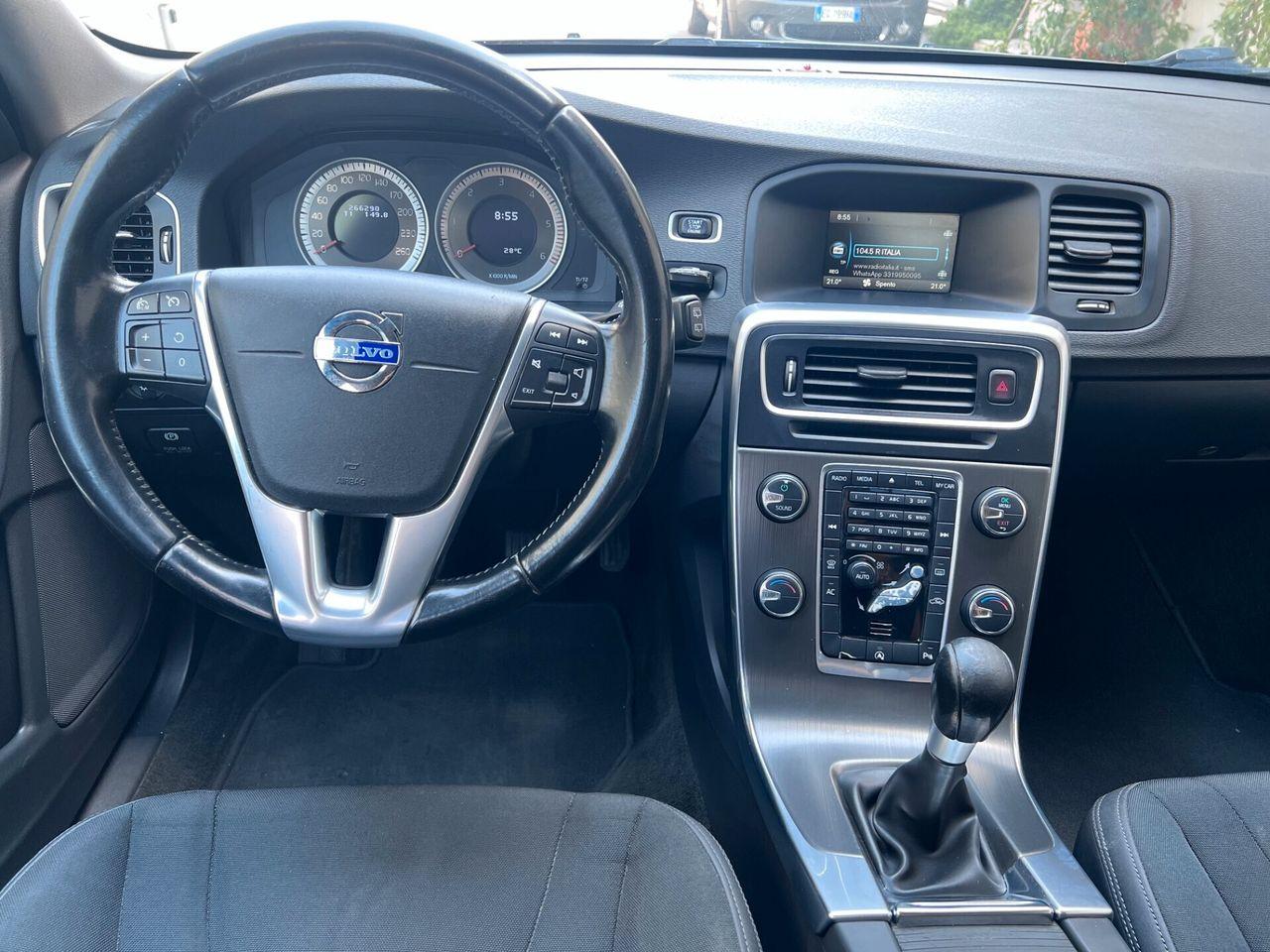 Volvo V60 2012 — photo 10