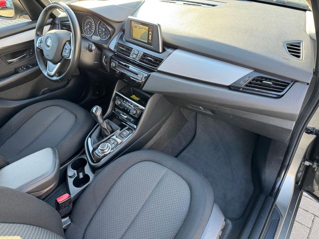 218i Active Tourer Advantage GRA/NAVI/SHZ/RFK