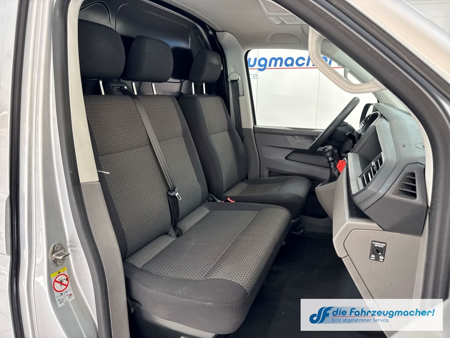 Fahrzeugabbildung Volkswagen Transporter T6.1 Kasten AHK DAB 2x Schiebetür 15