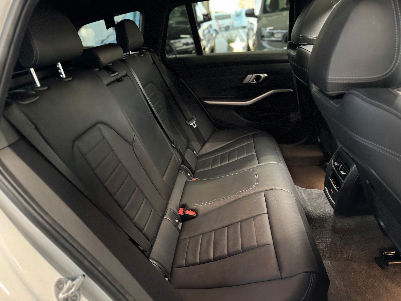 Fahrzeugabbildung BMW 320 d Touring xDrive MSport "Leder PANO Innov.P"