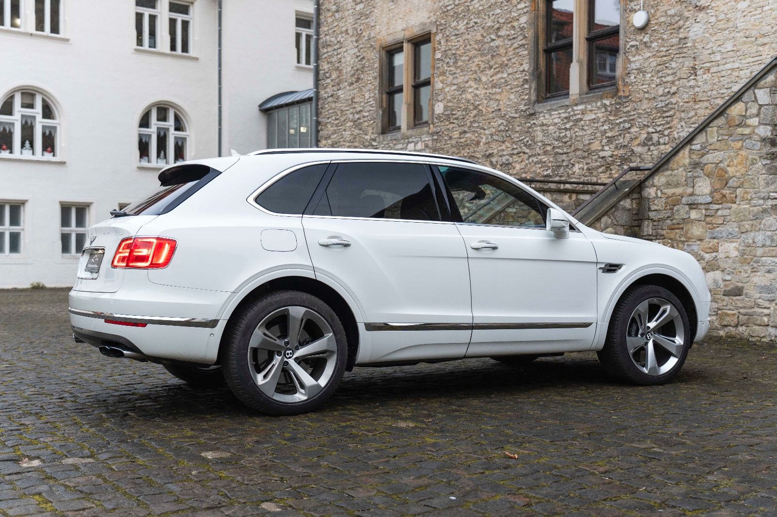 Fahrzeugabbildung Bentley Bentayga V8 HUD 360° MASSAGE ACC TOTW